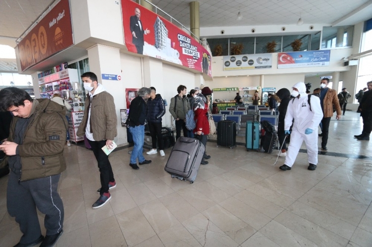 Büyükşehir Otogarı Dezenfekte Etti