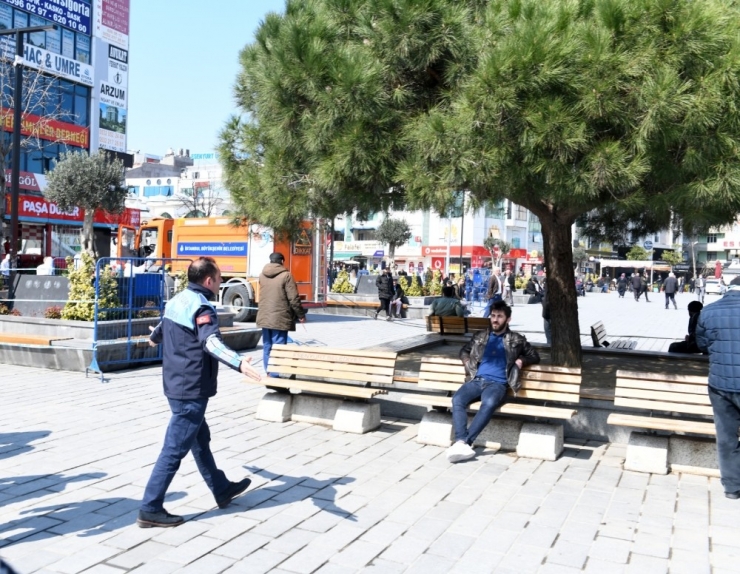 Vatandaşlar Uyarıları Dikkate Almayınca, Belediye Ekipleri Müdahale Etti