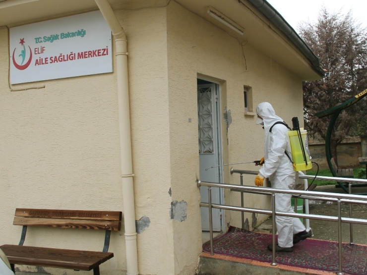 Araban’da Sağlık Kuruluşları Ve Camiler Dezenfekte Ediliyor