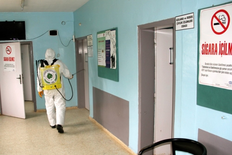 Araban’da Sağlık Kuruluşları Ve Camiler Dezenfekte Ediliyor