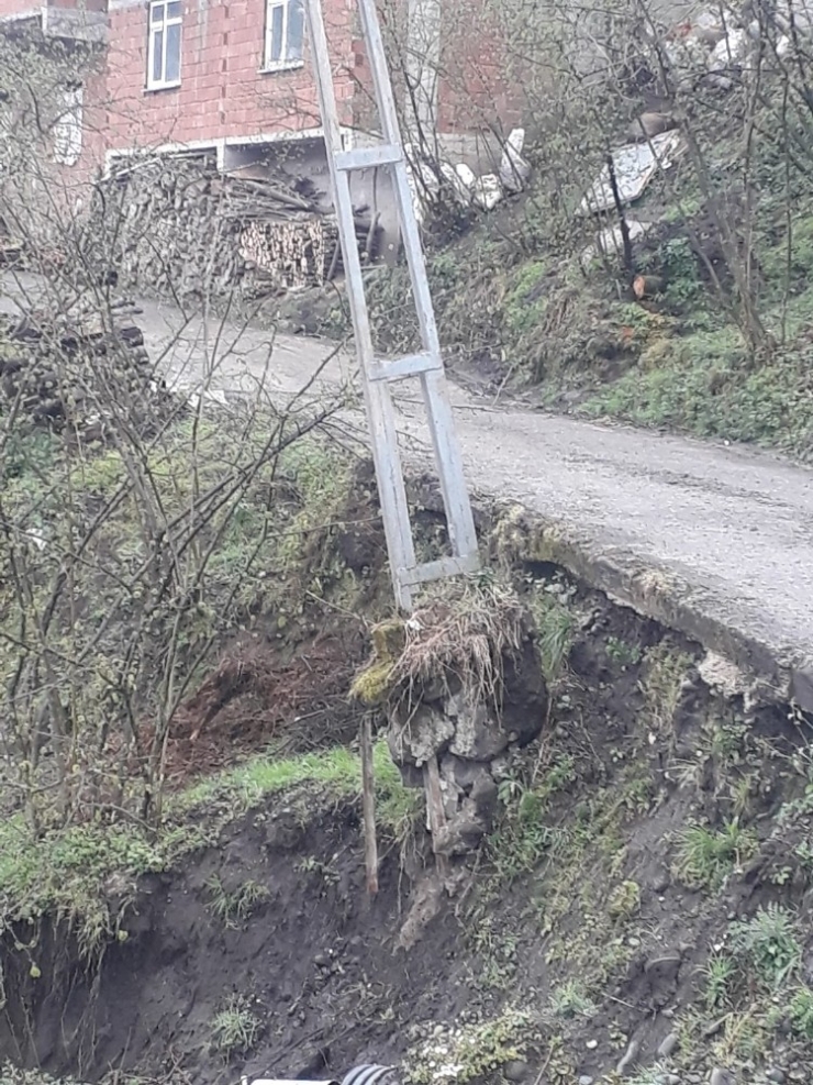 Elektrik Akımına Kapılan Koyununu Kurtarmaya Çalışırken Akıma Kapılarak Yaralandı