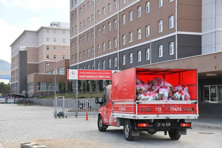 Isparta Belediyesi’nden Karantinadaki Umrecilere Hediye Seti