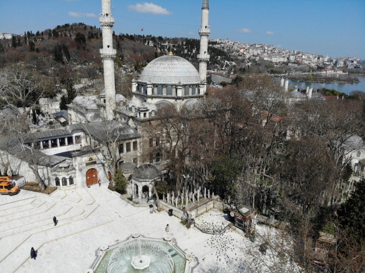 İstanbul’un Tarihi Camileri Boş Kaldı