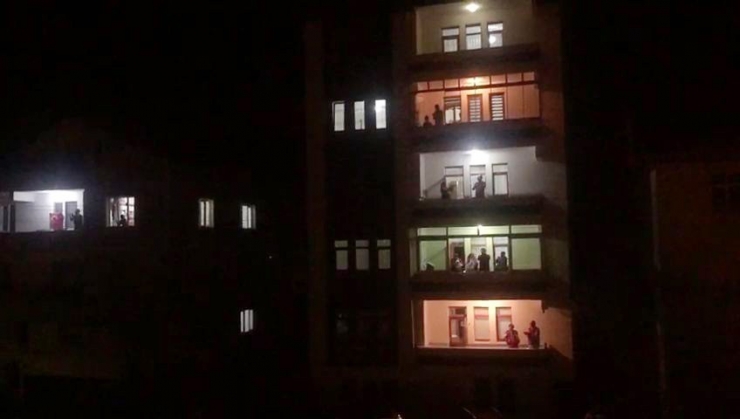 Karabük Ve İlçelerinde Sağlık Çalışanlarına Moral Alkışı