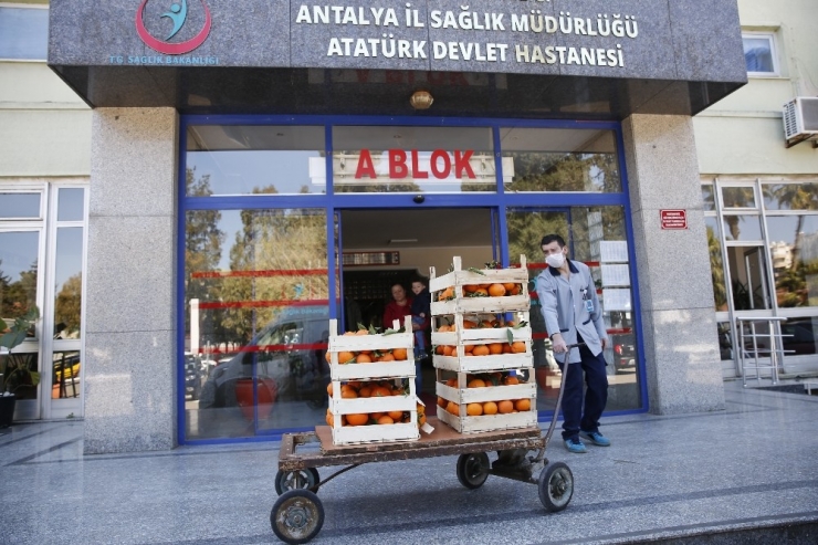 Başkan Böcek’ten Sağlık Çalışanlarına Vitamin Desteği