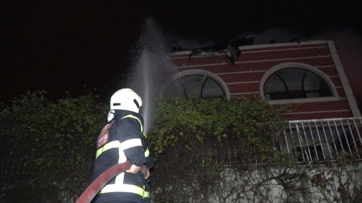 Kırıkkale’de Villanın Çatı Katı Alevlere Teslim Oldu