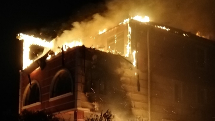 Kırıkkale’de Villanın Çatı Katı Alevlere Teslim Oldu