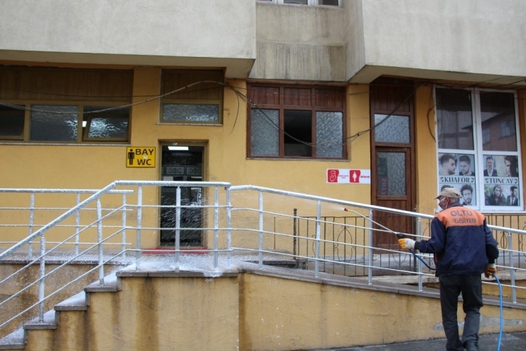 Oltu’da İlçe Merkezi Dezenfekte Ediliyor