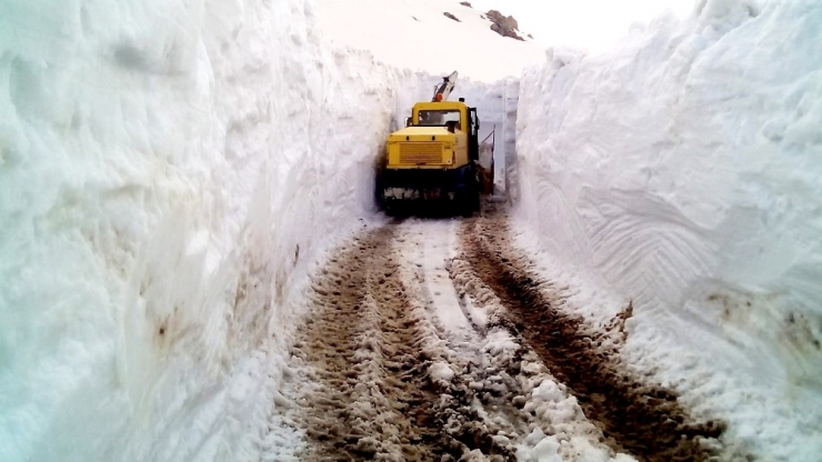 Pütürge’de Kar Kalınlığı 4 Metreyi Aştı