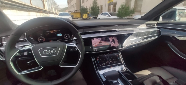 Yurt Dışından Sahte Belgeyle Lüks Araç Getiren Çeteye Operasyon