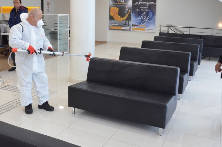 Büyükşehir Ekipleri Atm’leri Dezenfekte Ediyor