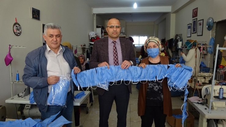 Hastane Maske Talep Etti Gönüllüler Dikmeye Başladı