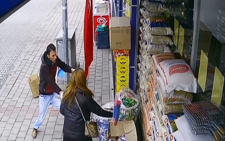 Eski Erkek Arkadaşına Kızan Genç Kız, Babasının Marketini Kundakladı