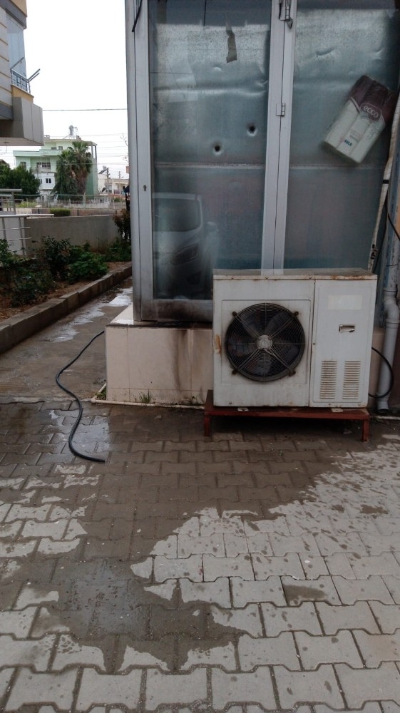 Genç Kız Marketi Kundakladı