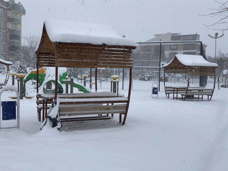 Nevşehir’de Kar Yağışı Etkisini Sürdürüyor