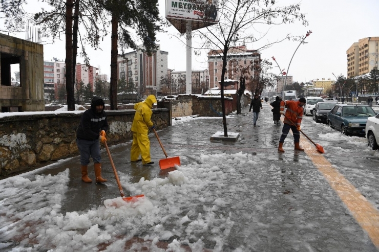 Muş Belediyesi Karla Mücadele Ekipleri Tekrar İşbaşında