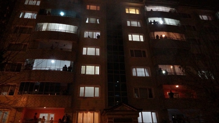 Muş’ta Sağlık Çalışanlarına Balkonlardan Moral Alkışı