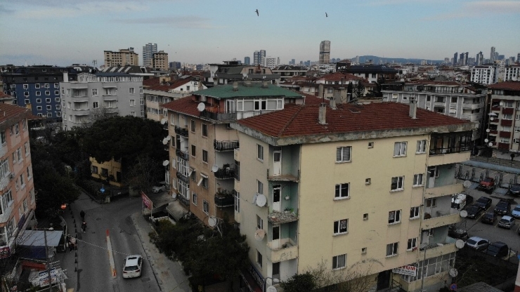 Pendik’te Balkonları Çöken Bina Havadan Görüntülendi