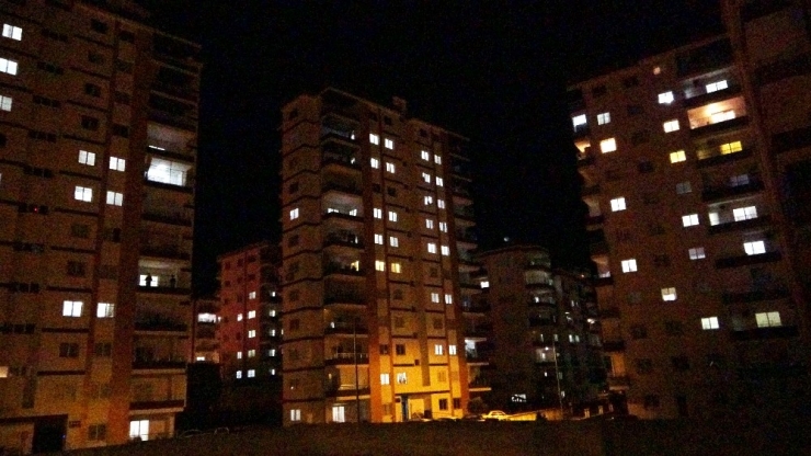 Kozan’da Sağlıkçılara Alkışlı Ve Darbukalı Destek