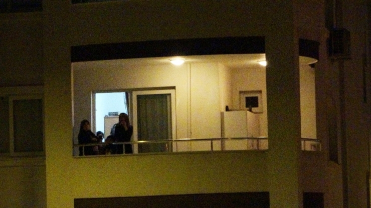 Kozan’da Sağlıkçılara Alkışlı Ve Darbukalı Destek