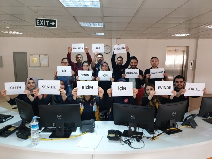 Sağlıkçılardan "Evinizde Kalın” Mesajı