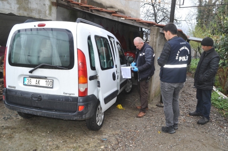 Park Halindeki Araç Kurşunlandı