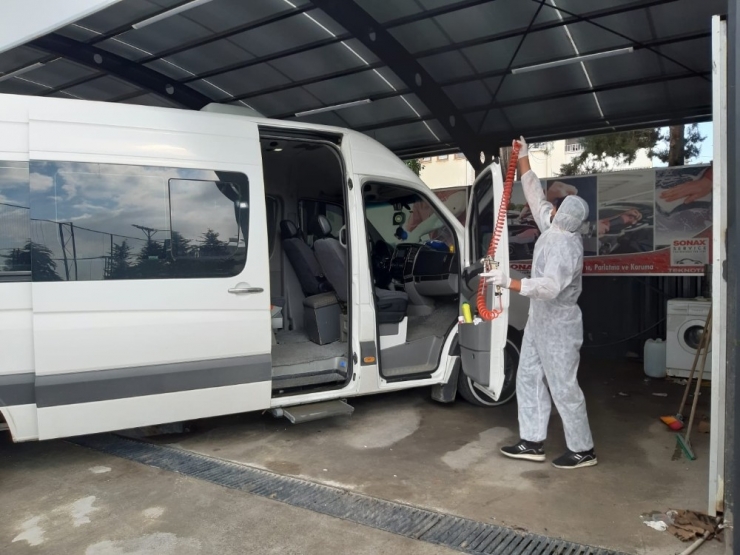 Sağlık Personellerini Taşıyan Araçlar Dezenfekte Ediliyor