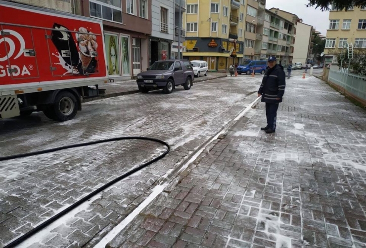 Simav’da Cadde Ve Sokaklara Dezenfekte