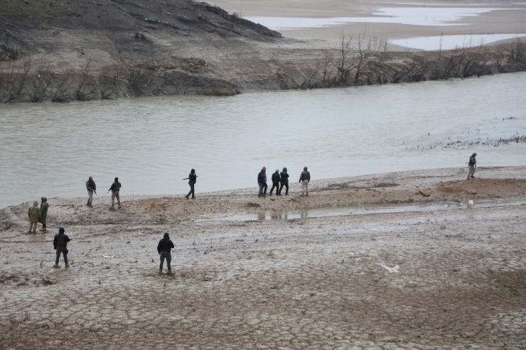 Munzur Çayı’na Düşen Uzman Çavuş Yılmaz Güneş’i (36) Arama Çalışmaları Baraj Gölüne Kaydırıldı