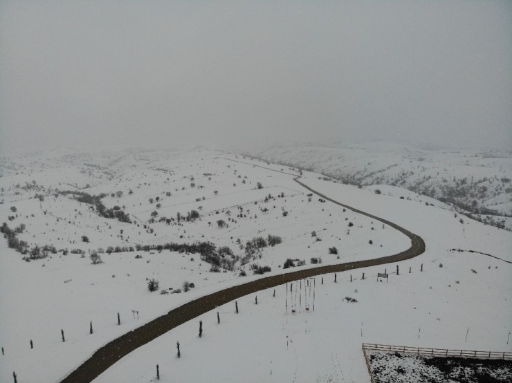 Dinek Dağının Eşsiz Kar Manzarası Havadan Görüntülendi