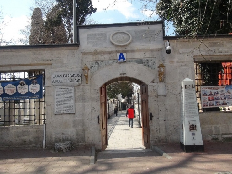 Korona Virüs Nedeniyle Cuma Namazında Taksim Mescidi Boş Kaldı