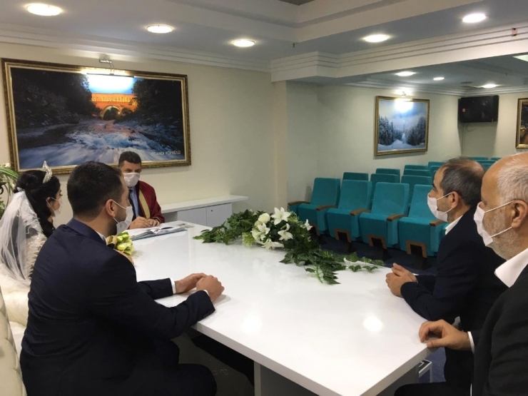 Bursa’da Maskeli Nikâh