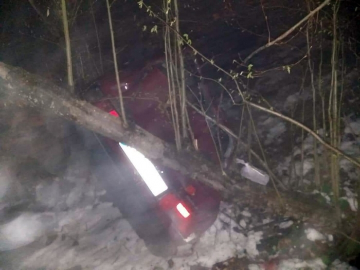 Otomobil Uçuruma Yuvarlandı: 1 Ölü, 1 Yaralı