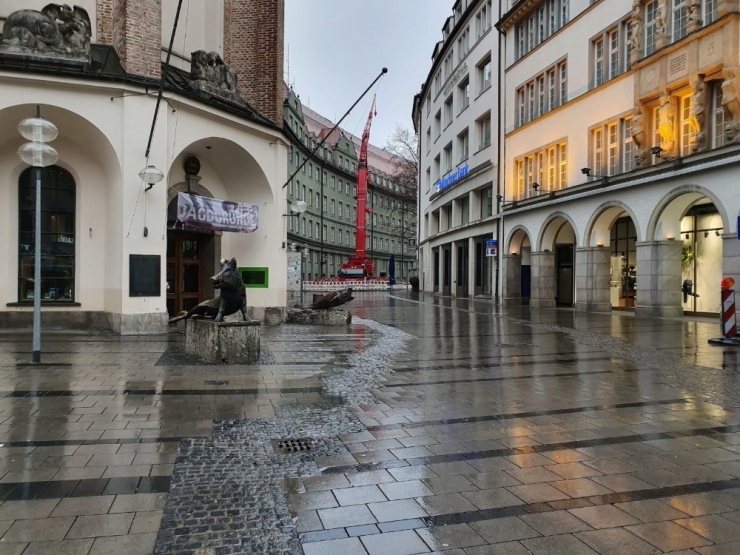 Sokağa Çıkma Yasağı İlan Edilen Münih Hayalet Şehre Döndü