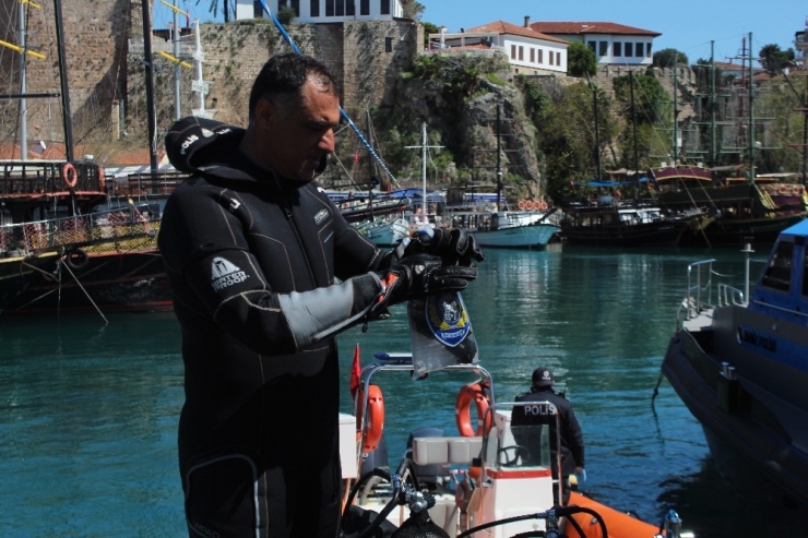 Apartman Girişinde Eşini Vurup Kaçan Eski Koca Yakalandı, Silah Denizden Çıktı