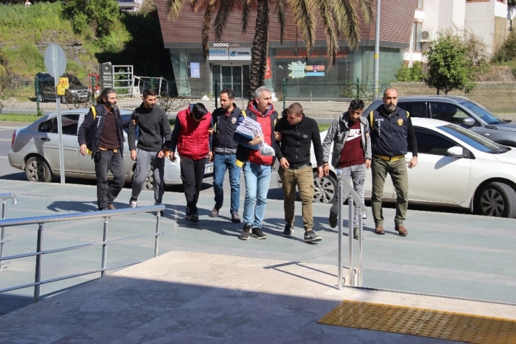 Alanya’da 20 Ayrı İş Yerinden Hırsızlık Yapan Şüpheliler Tutuklandı