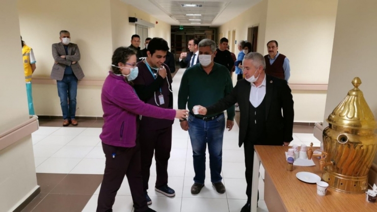 Sağlık Çalışanlarına Moral İçin "Bucak Salebi" İkramı