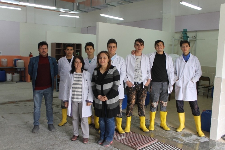 Çankırı’da Öğrenciler İller İçin Yetecek Kadar Dezenfektan Üretiyor