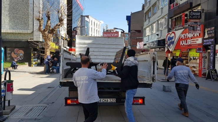 Karabük’te Belediyeler Bankları Kaldırdı