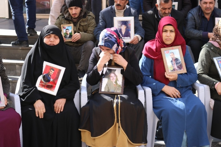 Hdp Önündeki Ailelerin Evlat Nöbeti 201’inci Gününde