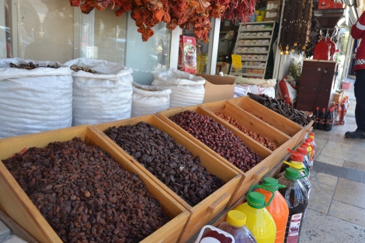 Korona Virüsüne Karşı Önlem Almak İsteyenler Aktarların Yolunu Tuttu