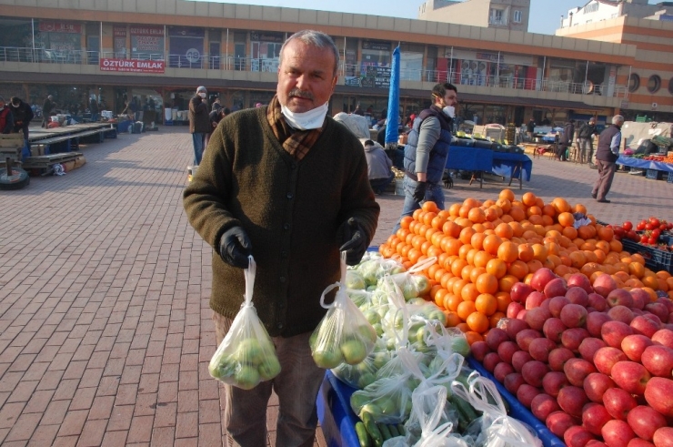 Keşan Pazar Yerinde Maske Ve Eldiven İle Korona Virüs Önlemi