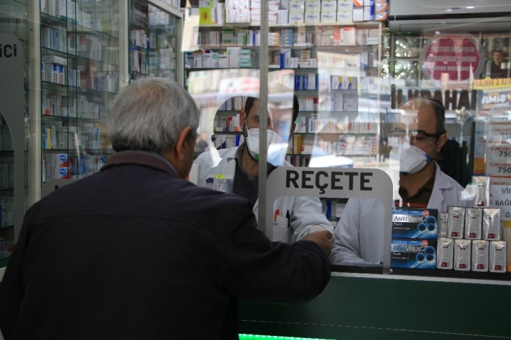 Korona Virüsüne Karşı Elazığ’da Eczacılardan Özel Önlem