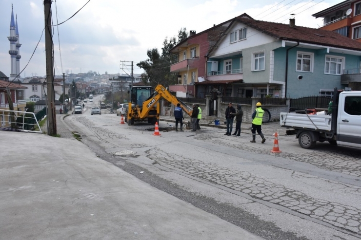 Erenler Belediyesi Ekipleri Alt Yapı Ve Üst Yapı Çalışmaları Devam Ediyor