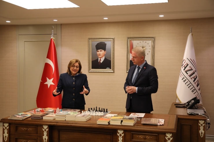 Okuma Kampanyasına Fatma Şahin’den Dev Destek