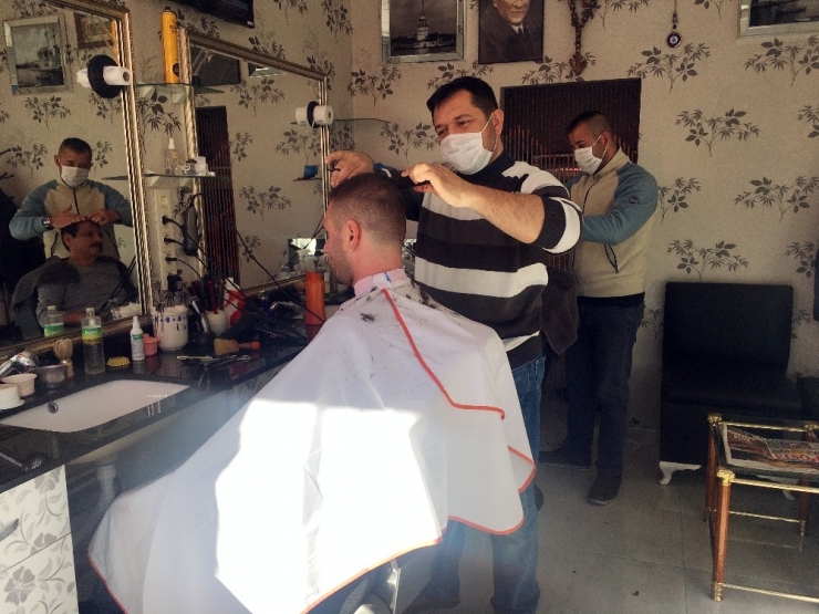 Berber, Kuaför Ve Güzellik Salonları Kepenkleri İndirdi