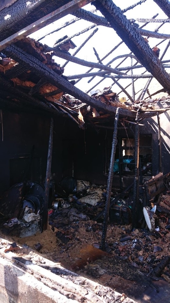 Yangın Sonrası Ev Küle Döndü