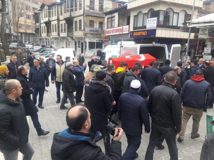 Yangında Hayatını Kaybeden İtfaiyeci Toprağa Verildi