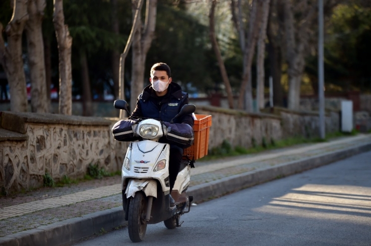 ‘Evde Kal’ Çağrısına Uymayan Vatandaşlar Sahillere Ve Parklara Akın Etti