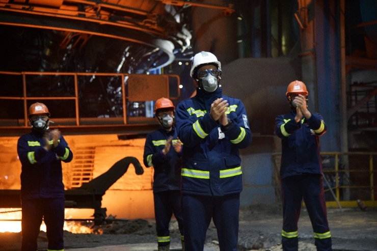 Kardemir İşçileri Sağlık Çalışanları İçin Alkışladı